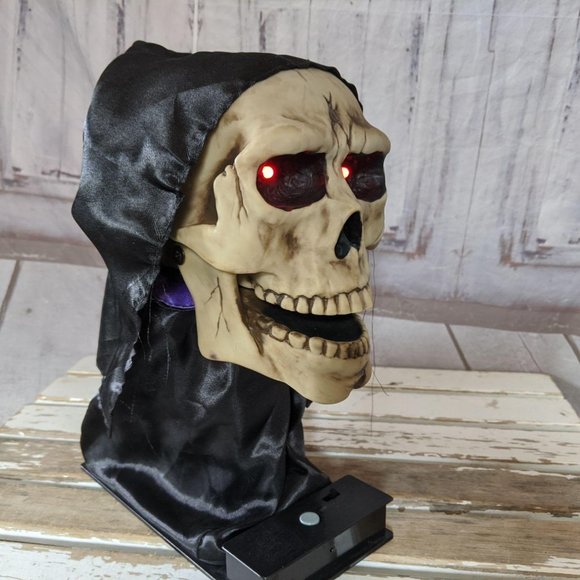 Jumping skull Halloween decor shocker prop head an - Picture 5 of 6